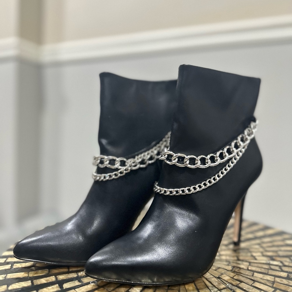 Elegant black boots.